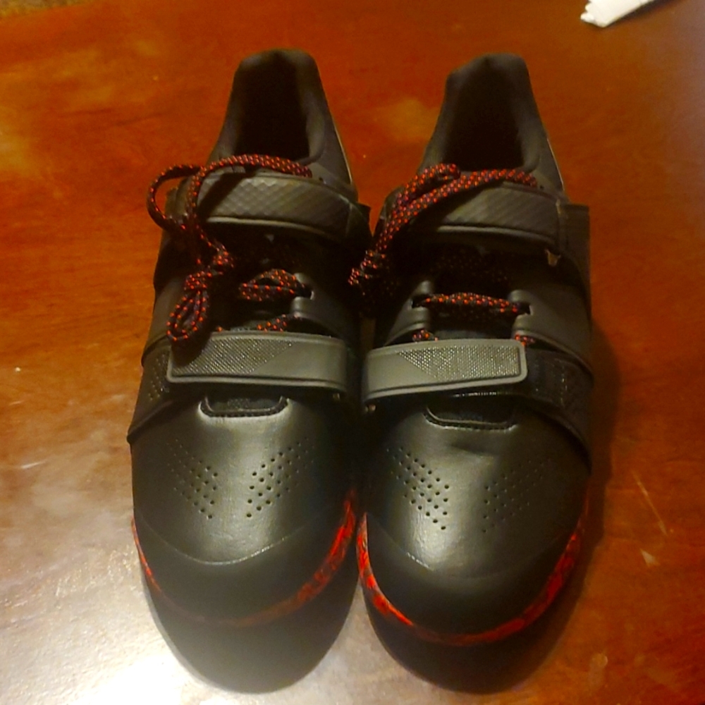 NWOT Men's size 11 Reebok weight lifting shoes